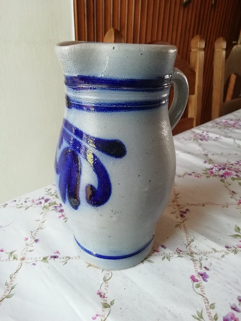 Pichet gris et bleu. Contenance 1 litre gravée sur le pot., Ophalen of Verzenden