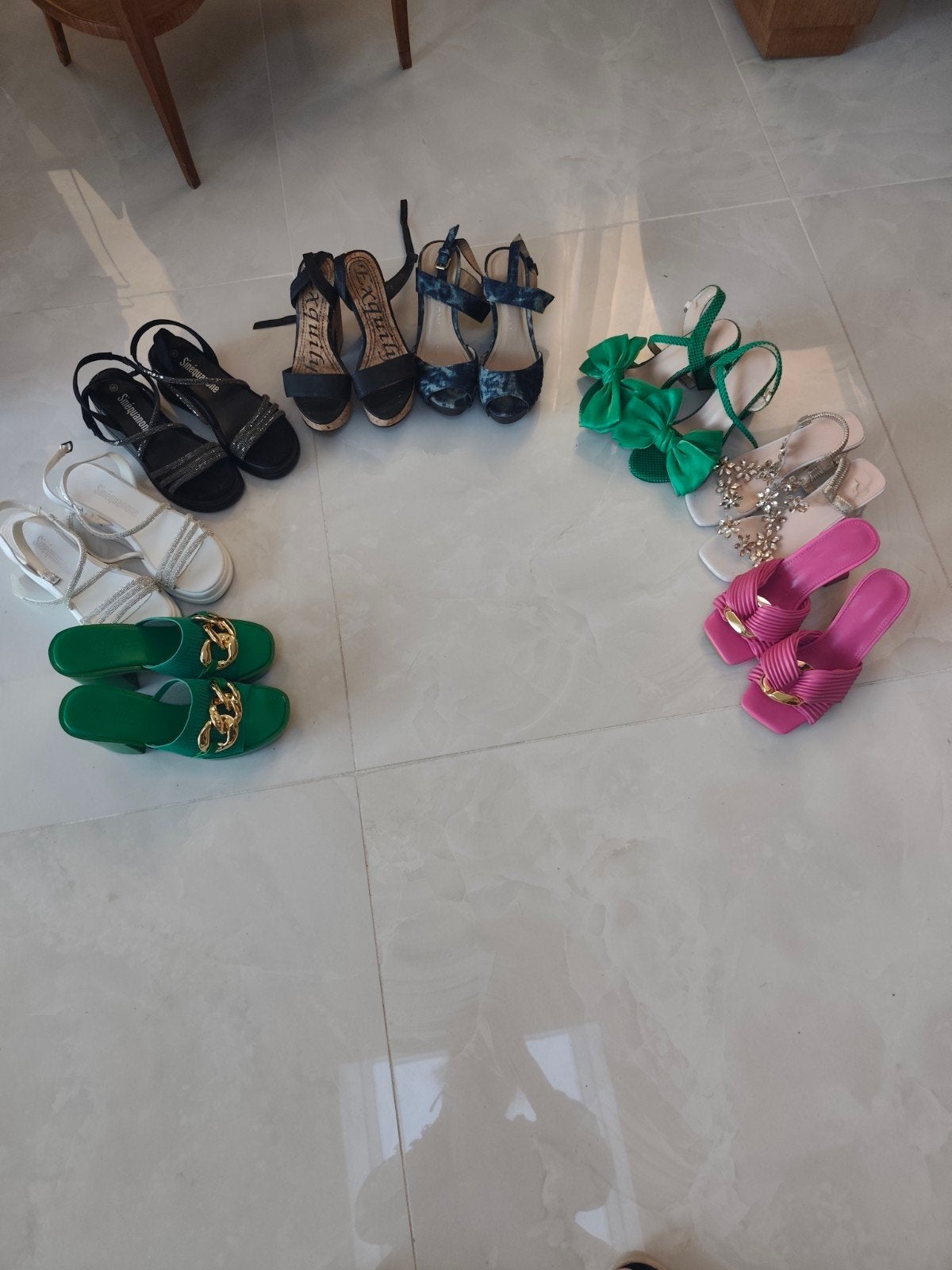 Lot de 8 paires de sandales à talons certaines neuves taille, Vêtements | Femmes, Enlèvement ou Envoi, Autres couleurs, Comme neuf