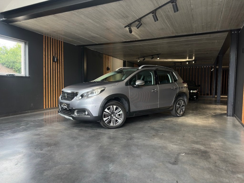Peugeot 2008 1.2 PureTech Active | Carplay | Camera | Navi |, 1199 cc, Leder en Stof, Bedrijf, 5 zetels