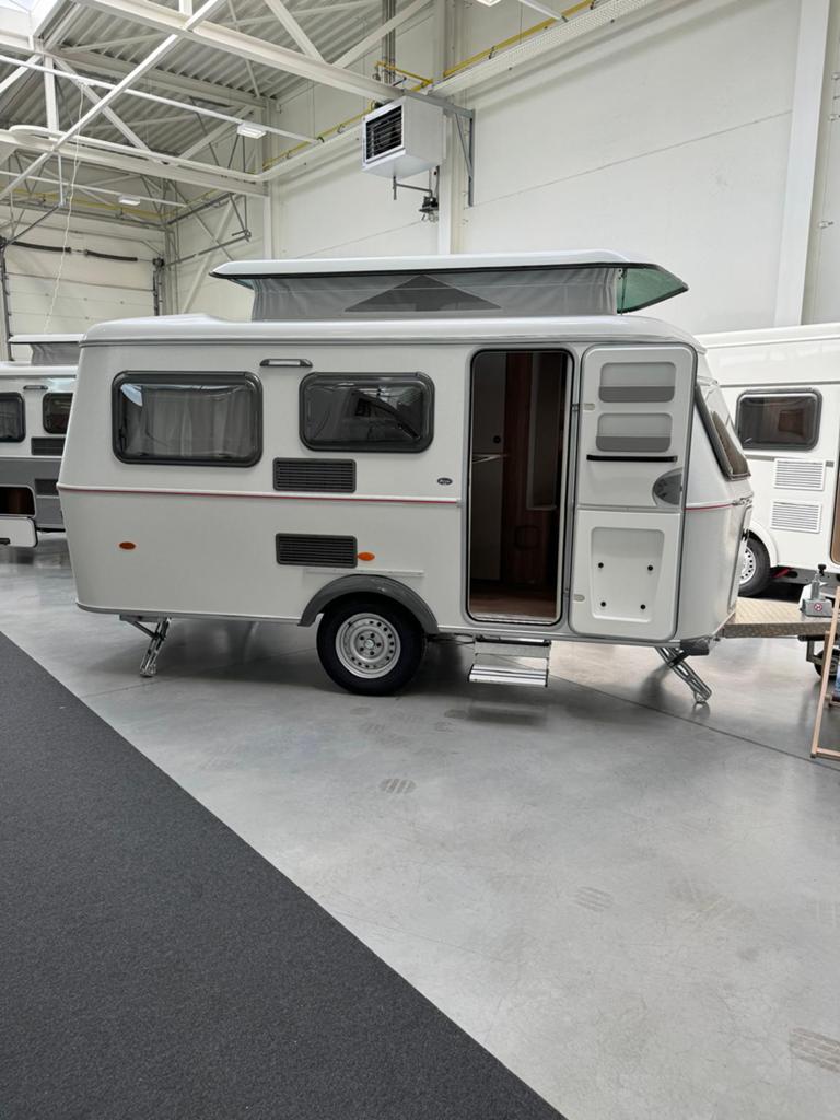 Eriba 430 Legend, Caravanes & Camping, Caravanes, Particulier, jusqu'à 3, 750 - 1000 kg, Siège standard, Eriba, Lit fixe, 4 à 5 mètres