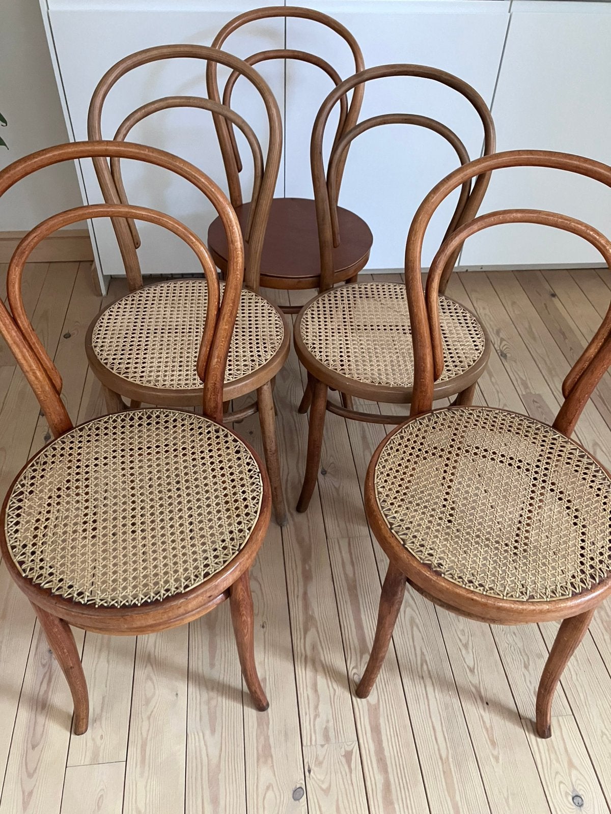 5 Thonet stoelen nr 18, Enlèvement