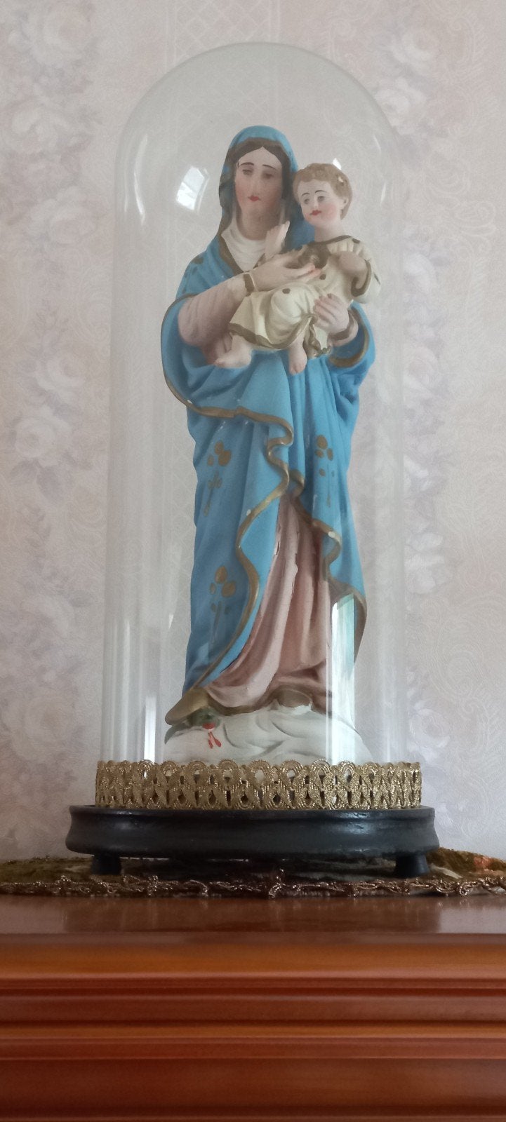 Mariabeeld met kindje Jezus onder stolp, Enlèvement