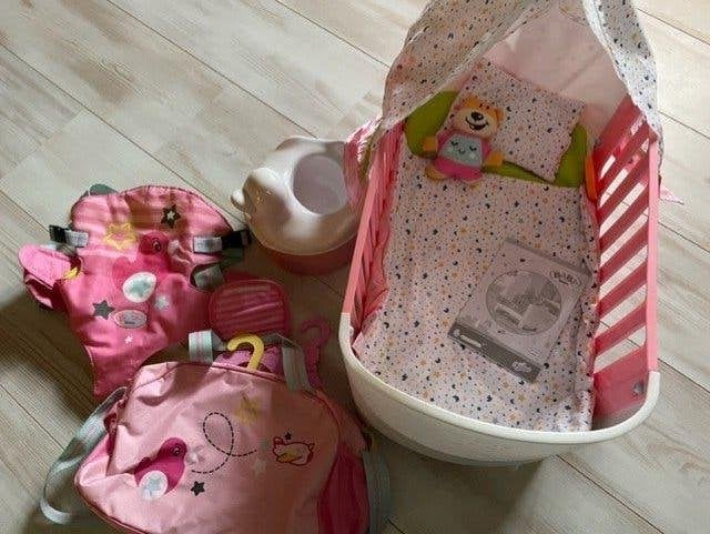lot baby born; bedje, potje, draagzak en luiertas, Ophalen, Zo goed als nieuw, Babypop