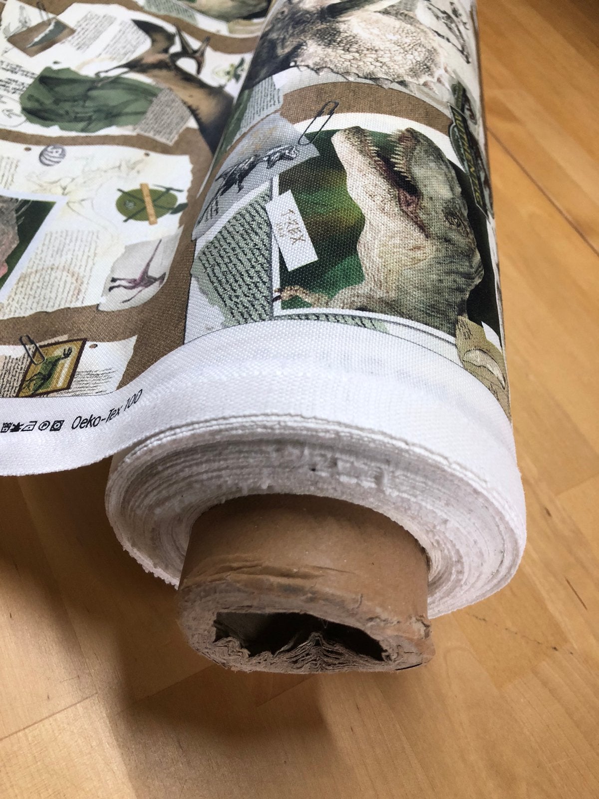 Tissu en coton avec imprimé Dino, Enlèvement, Comme neuf