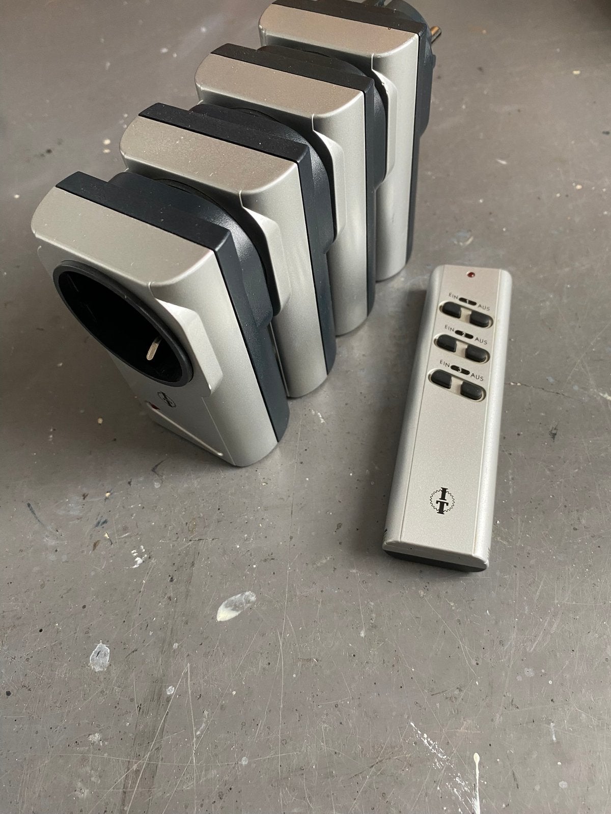 Klik aan klik uit., Hobby en Vrije tijd, Elektronica-componenten, Ophalen of Verzenden, Zo goed als nieuw