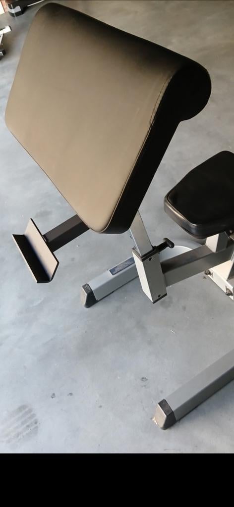 Bodysolid biceps bureau (optie), Ophalen