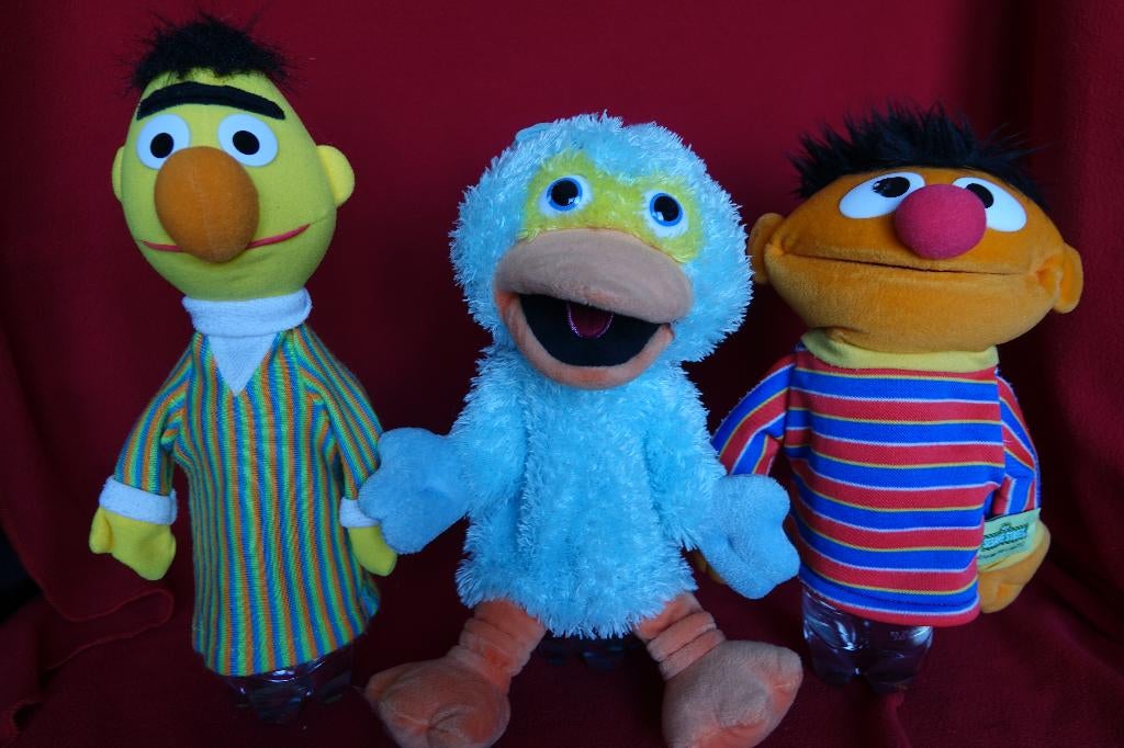 3 zachte handpoppen Sesamstraat Bert & Ernie & Pino, Kinderen en Baby's, Speelgoed | Knuffels en Pluche, Gebruikt, Overige merken