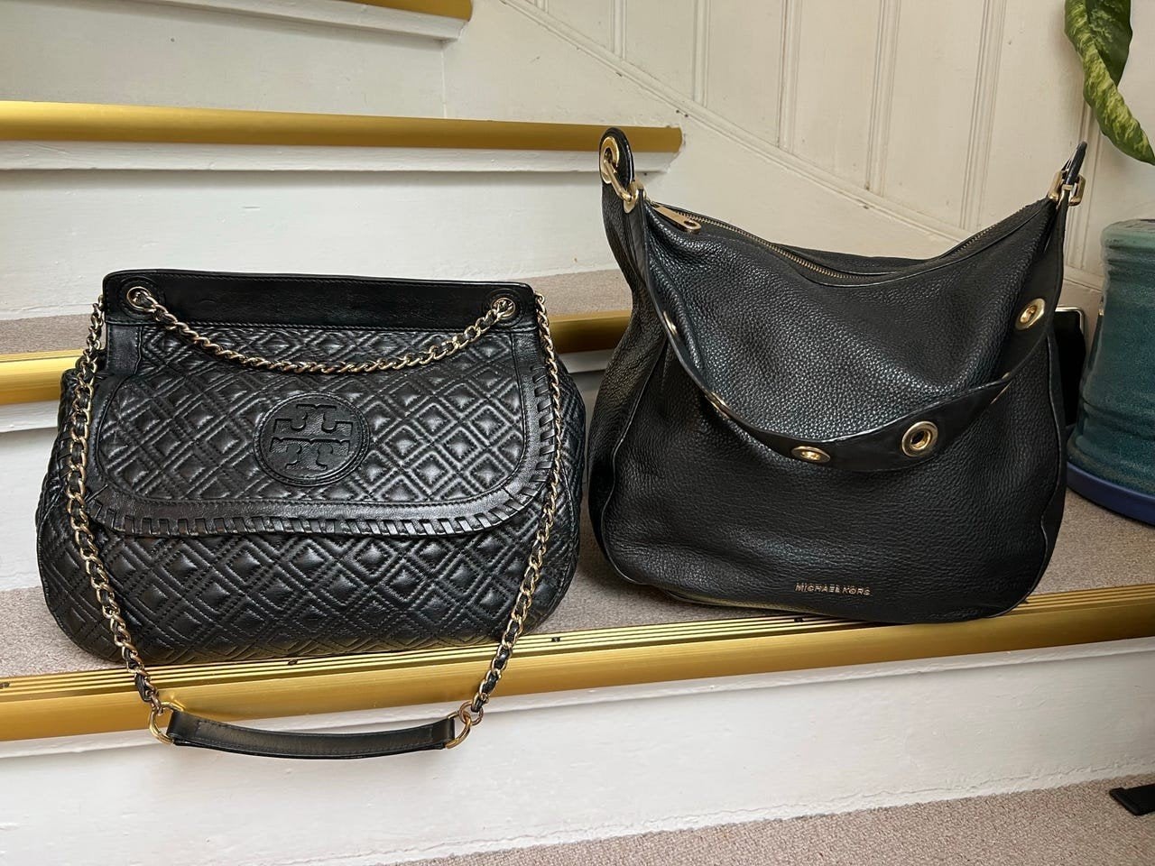 Sac Tory Burch et sac Michael Kors, Envoi