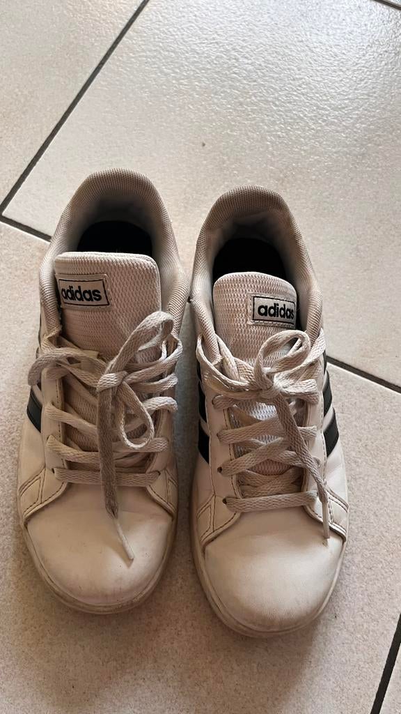 Sneakers adidas maat 35, Gebruikt, Jongen of Meisje, Schoenen, Ophalen of Verzenden