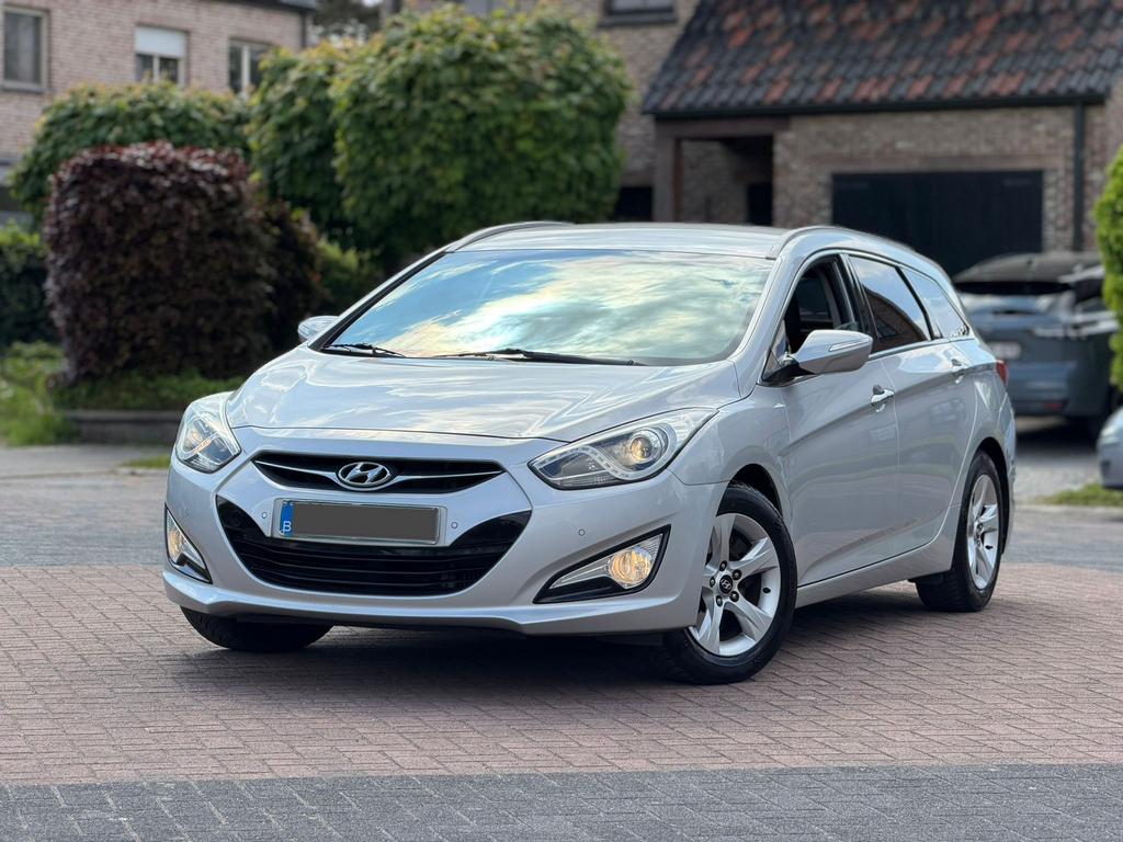 Hyundai i40 1.7 CRDi van het jaar 12/2011 Slechts 78.000Km's, Euro 5, Navigatiesysteem, Zwart, Wit