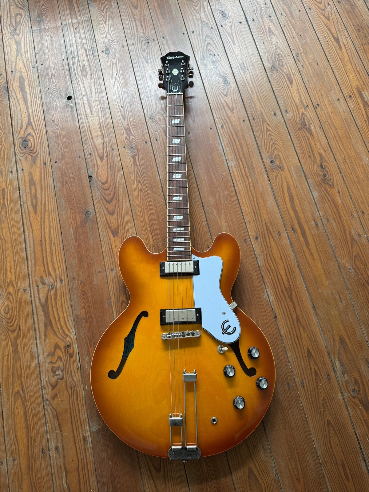 Epiphone Riviera Royal Tan, Muziek en Instrumenten, Snaarinstrumenten | Gitaren | Elektrisch, Ophalen of Verzenden, Zo goed als nieuw