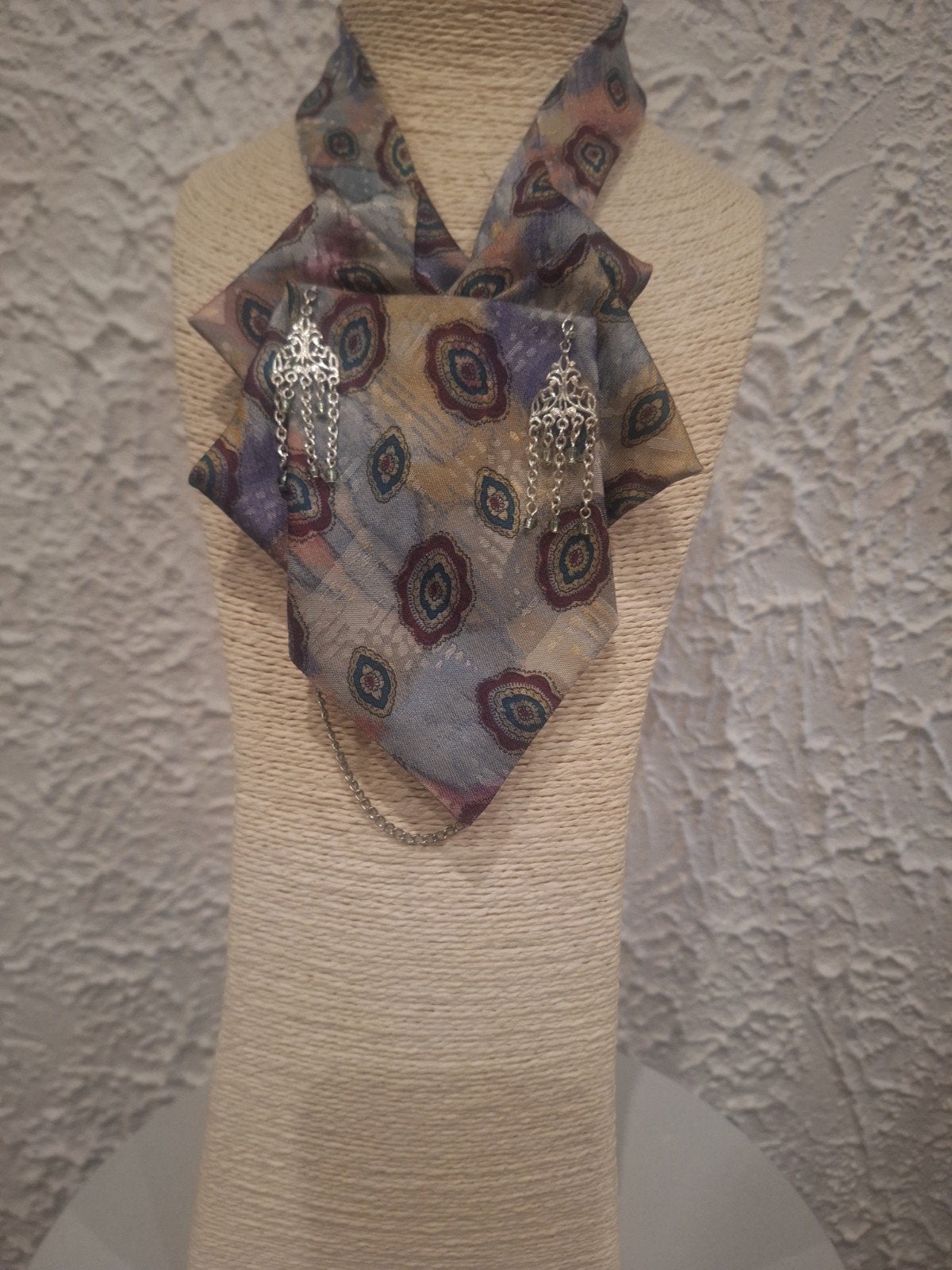collier cravate, Enlèvement ou Envoi, Autres couleurs, Comme neuf, Synthétique