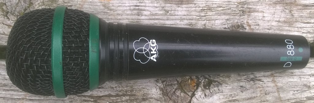 Microfoon voor instrument en zang, AKG D880, Musique & Instruments, Enlèvement ou Envoi, Utilisé, Micro chant