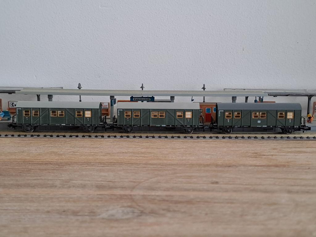 Minitrix 13330 en 13331 DB passagierswagonnen, Ophalen of Verzenden