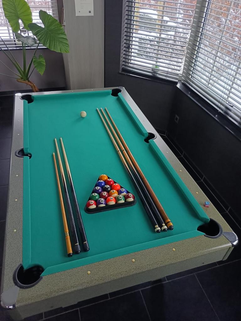 Pooltafel + opmaatgemaakt afdekplaat, Sport en Fitness, Biljarten en Poolen, Ophalen, Zo goed als nieuw, Pooltafel