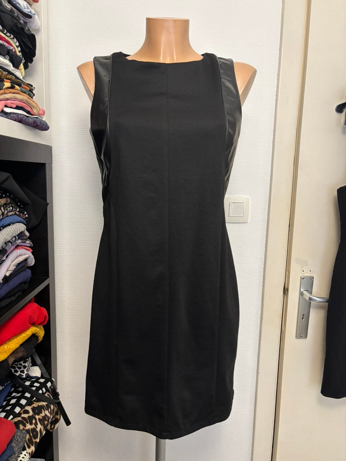 Nieuwe elegante zwarte jurk, Ophalen of Verzenden, Nieuw, Zwart