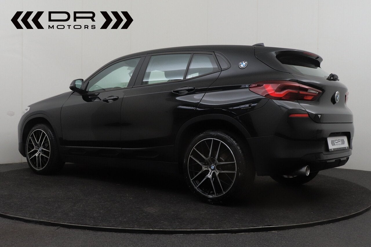 BMW X2 sDrive 18iA - CRUISE - LEDER - CAMERA, Auto's, X2, 4 cilinders, Bedrijf, 5 zetels