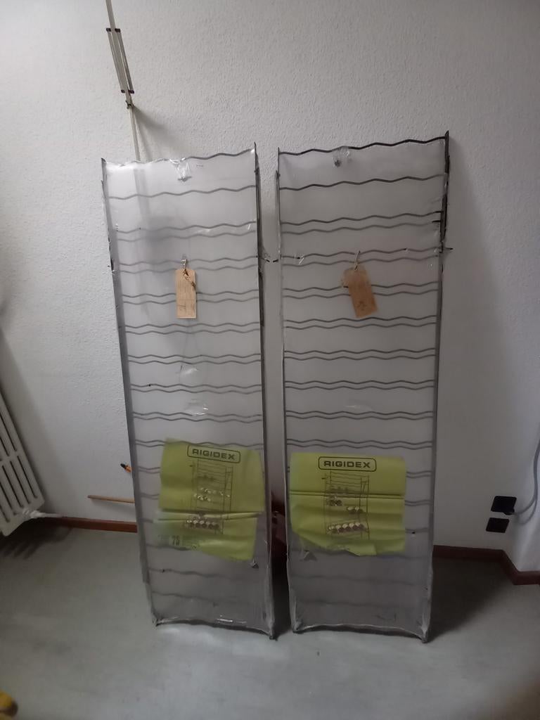 Twee ijzeren wijnrekken Rigidex, made in France., Enlèvement