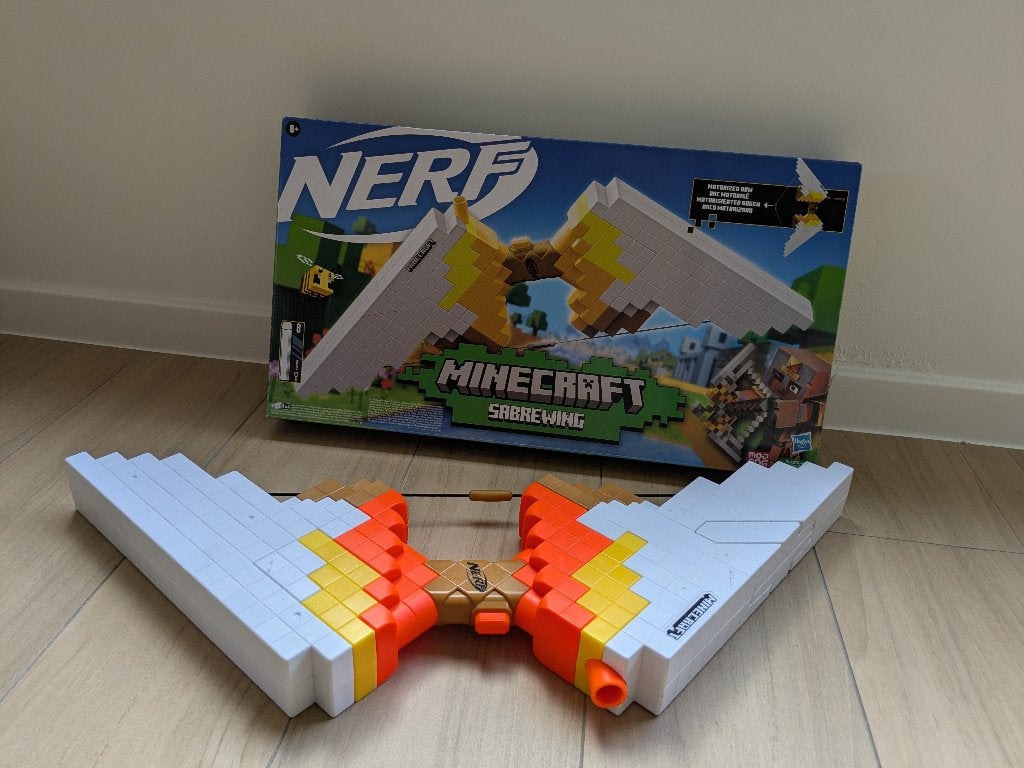 NERF Minecraft Sabrewing kruisboog ., Kinderen en Baby's, Ophalen of Verzenden, Zo goed als nieuw