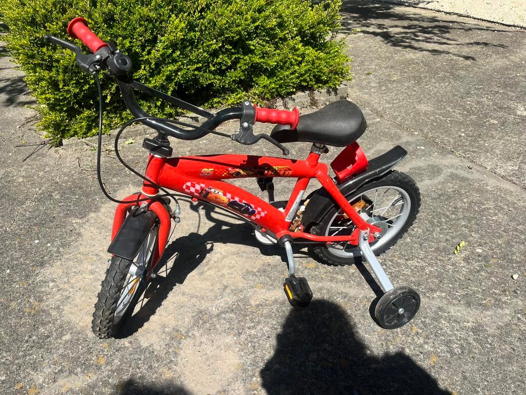 Kinderfiets cars met zijwieltjes, Ophalen, Zo goed als nieuw