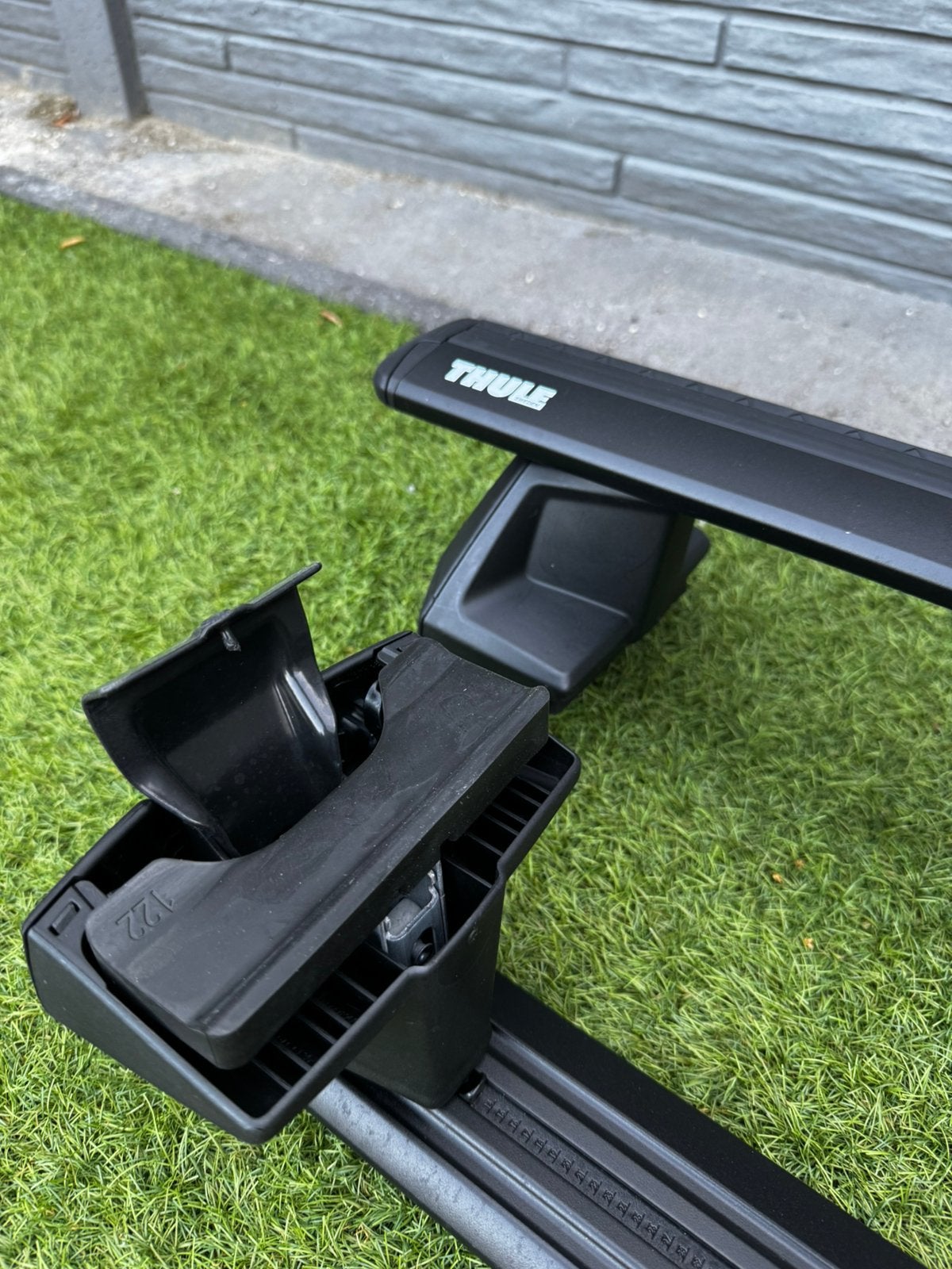 Thule wingbars dakdragers zwart voor zudi A4B9 sedan, Auto diversen, Dakdragers, Ophalen, Zo goed als nieuw
