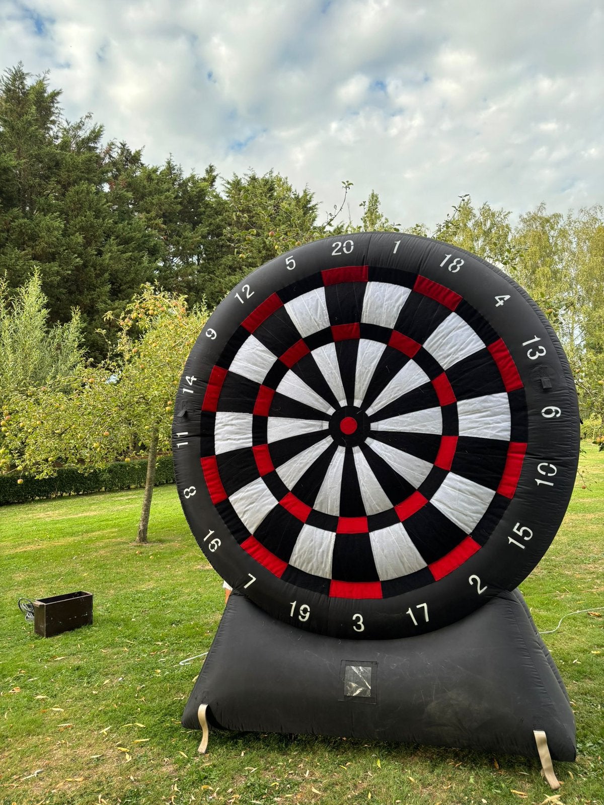 Te koop, reuze opblaasbare dartsbord, Ophalen, Zo goed als nieuw, Pijlen