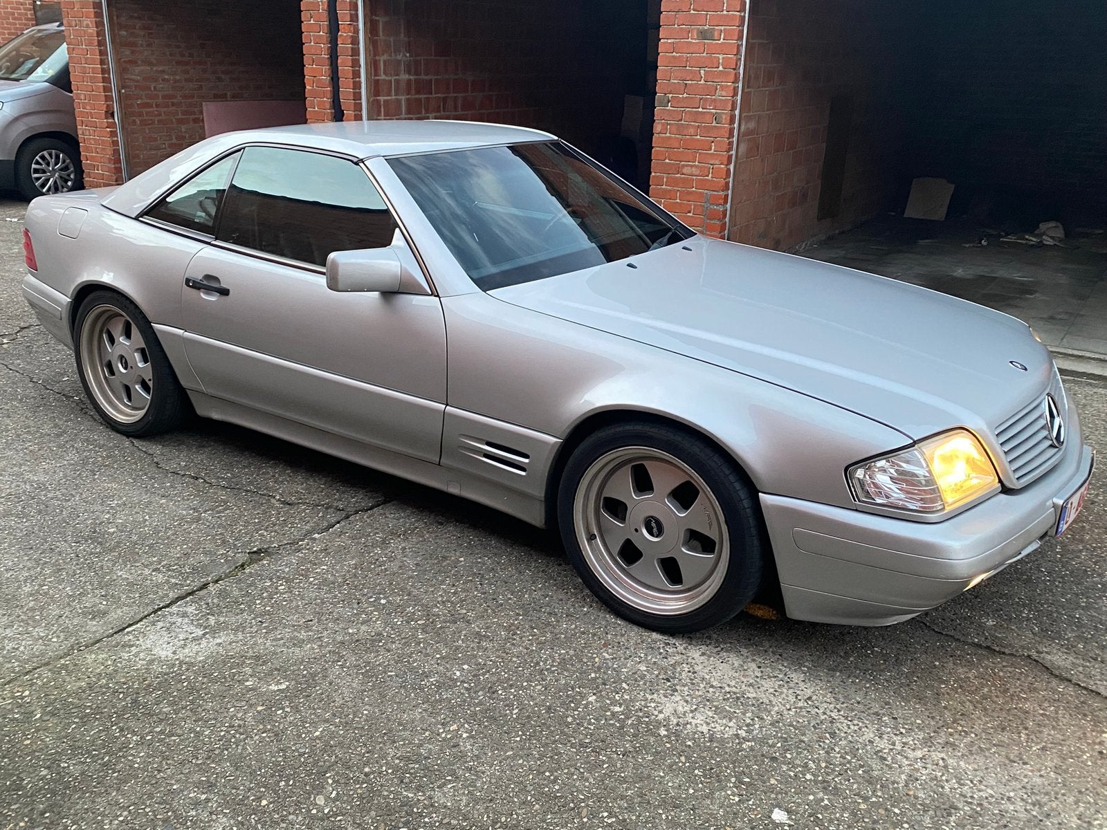 Mercedes cabrio sl300 24v automaat oldtimer prijs 13500€, Autos, Oldtimers & Ancêtres, Cuir, Argent ou Gris, Achat, USB