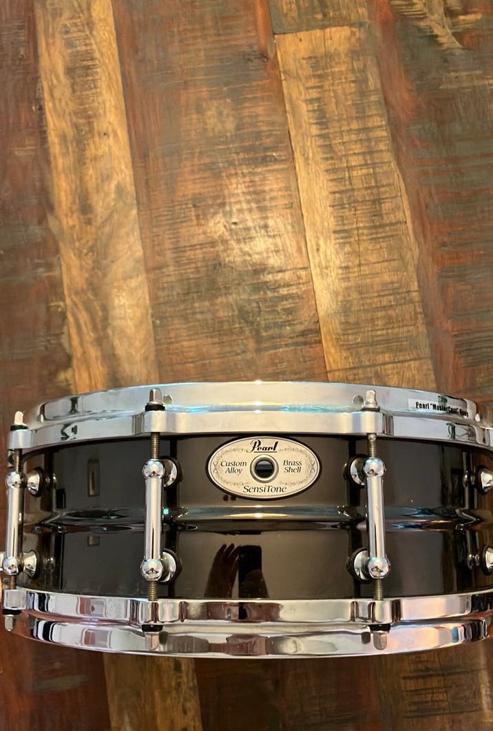 Pearl Sensitone Custom Alloy Brass Snaredrum, Muziek en Instrumenten, Ophalen, Zo goed als nieuw, Pearl