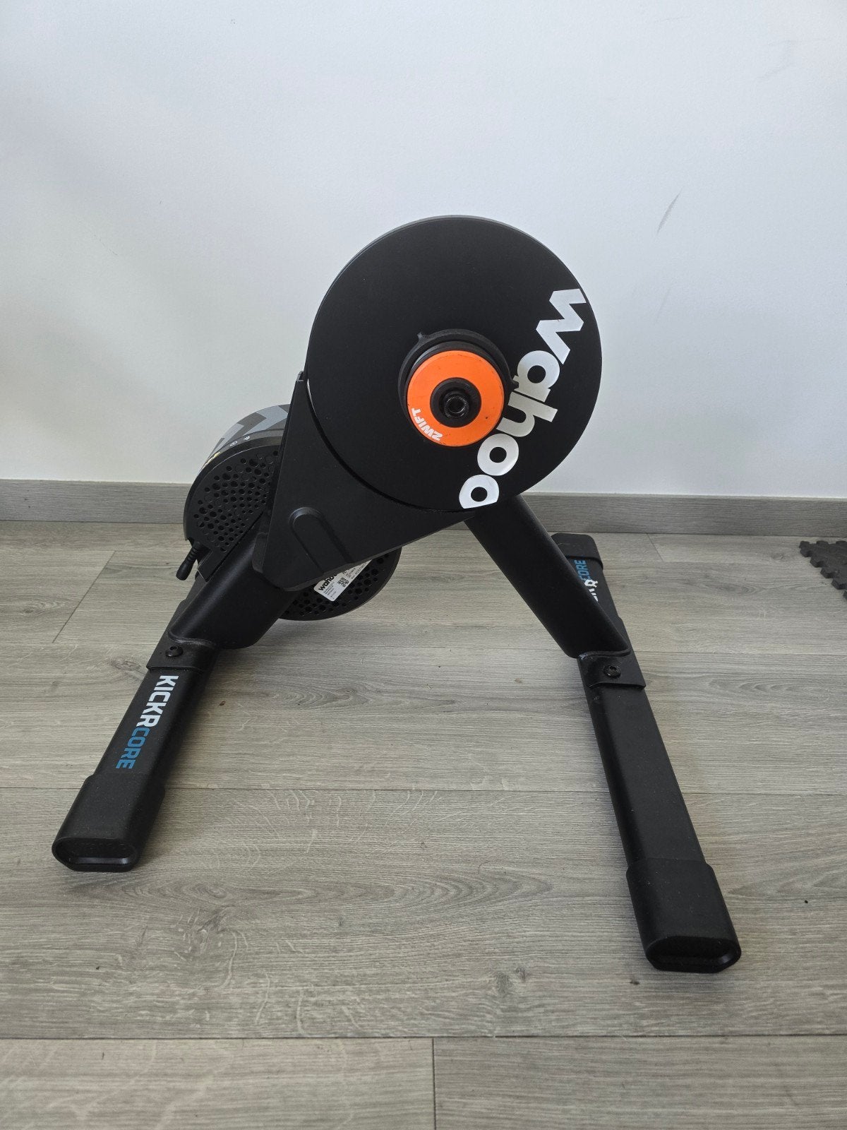 Wahoo KICKR CORE 2 avec Zwift Cog et Click, Sports & Fitness, Enlèvement