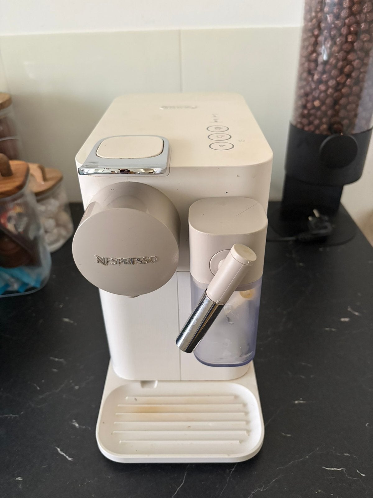 Nespresso latissima one, Elektronische apparatuur, Ophalen, Zo goed als nieuw