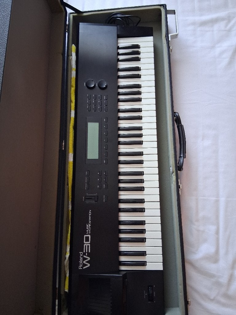Roland W-30 Music Workstation Vintage (1989), Musique & Instruments, Enlèvement, Utilisé, Roland, Avec valise ou flightcase