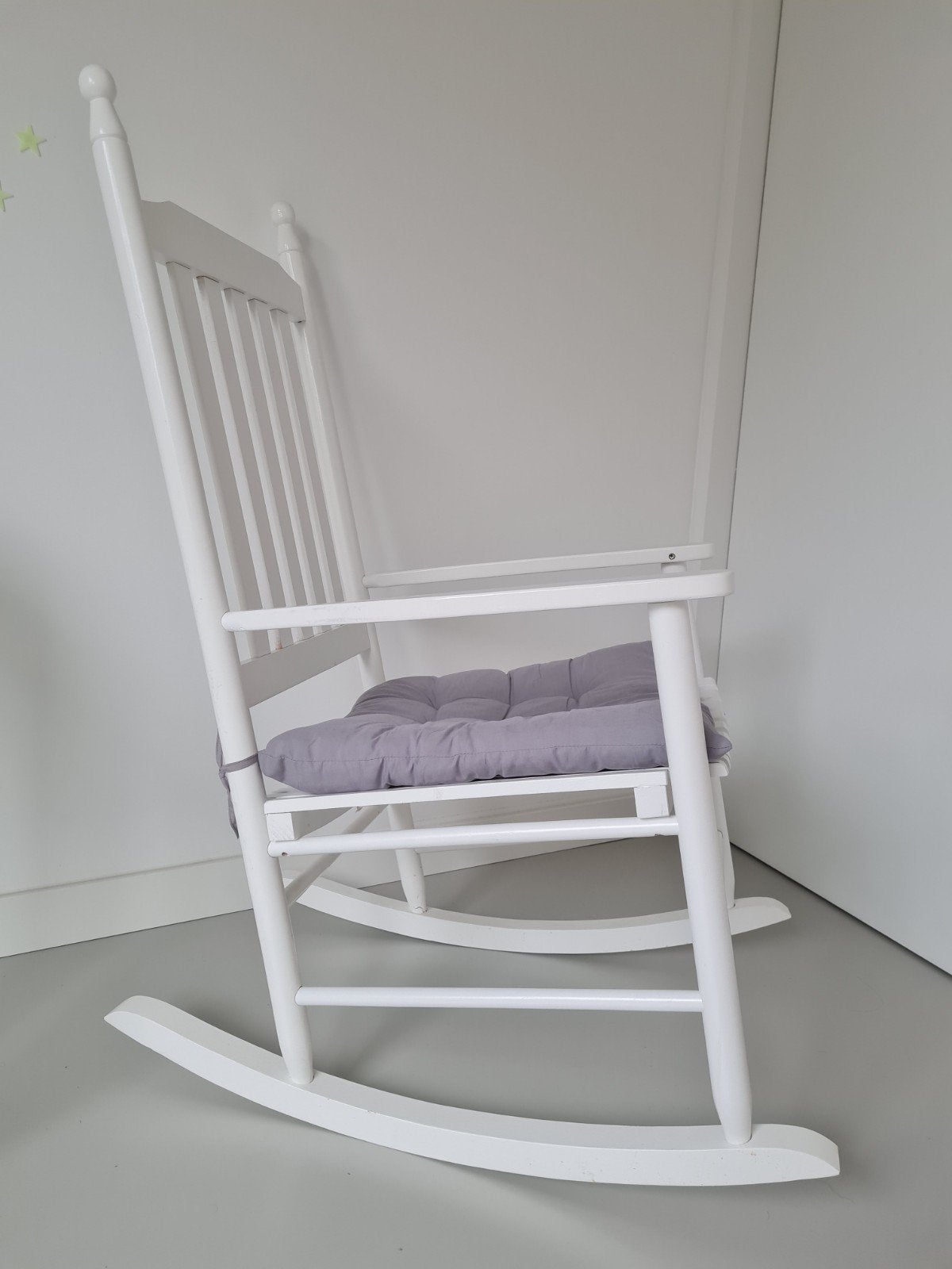 witte schommelstoel met kussen, Ophalen