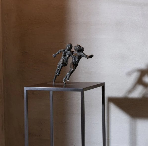bronzen beeld "Connected" Jacques Vanroose, Enlèvement ou Envoi