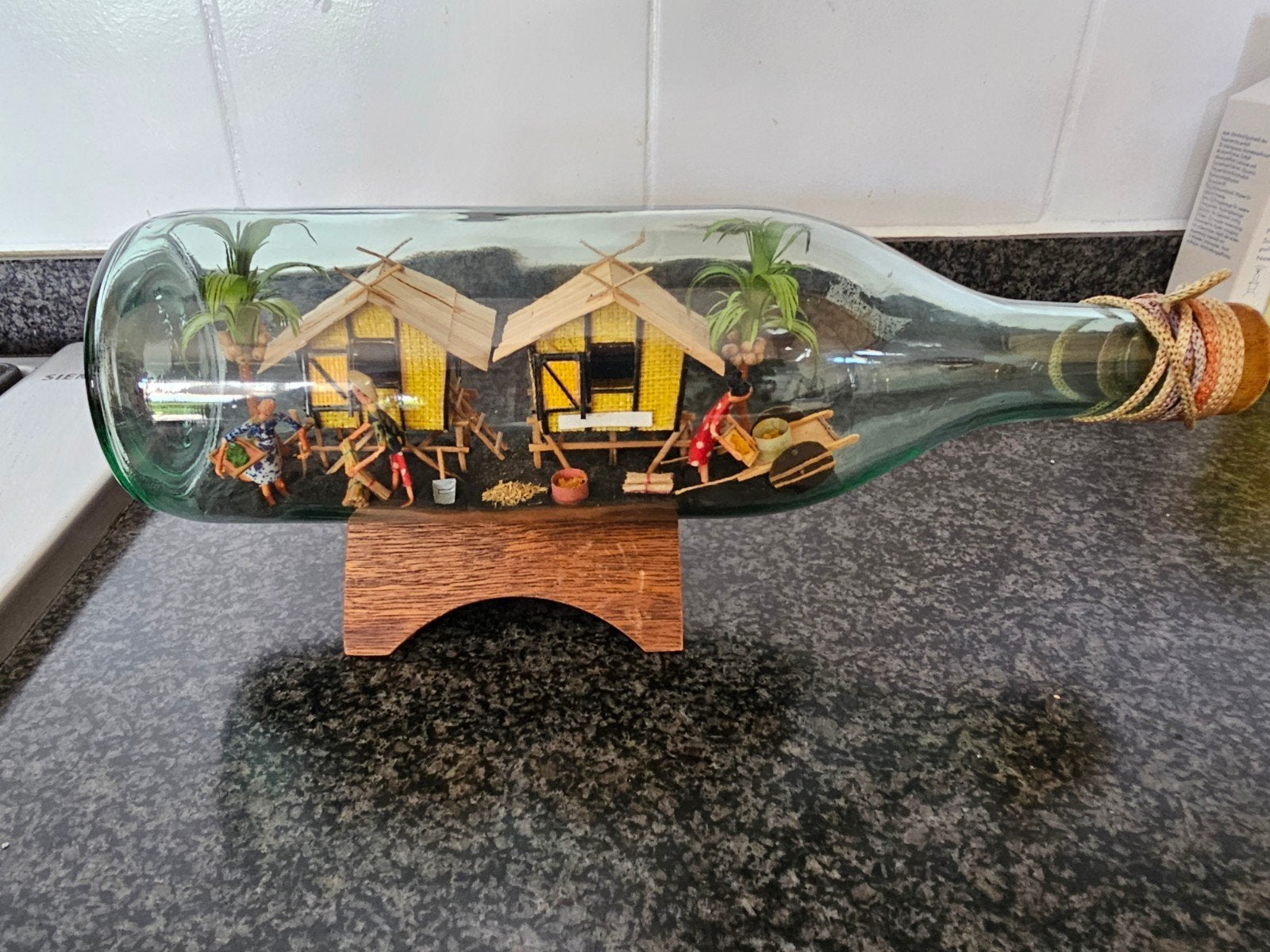 Diorama vintage : village philippin dans une bouteille, art, Enlèvement ou Envoi