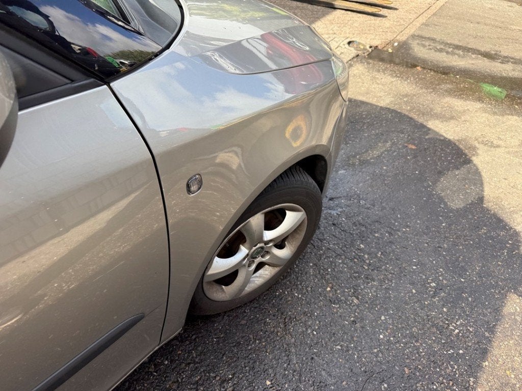 SPATBORD RECHTS VOOR Skoda Fabia II Combi (|5J0821022A|), Gebruikt, Spatbord, Info@skoda-auto.de, Skoda