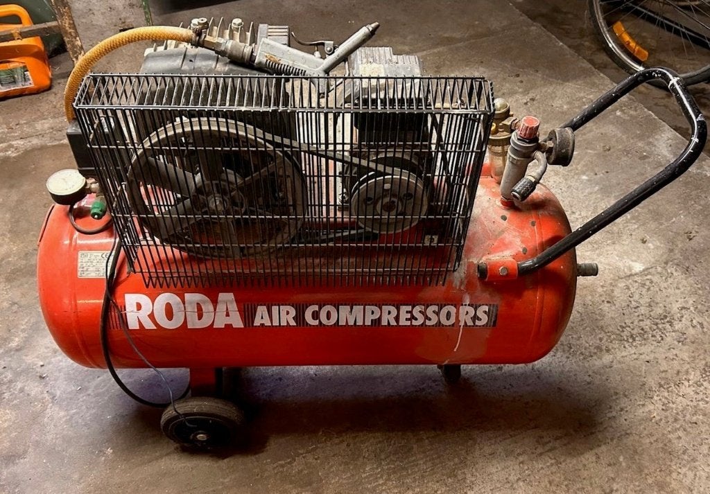Roda professionele compressor 100L, Enlèvement, 100 litres ou plus, 200 à 400 litres/min, Utilisé