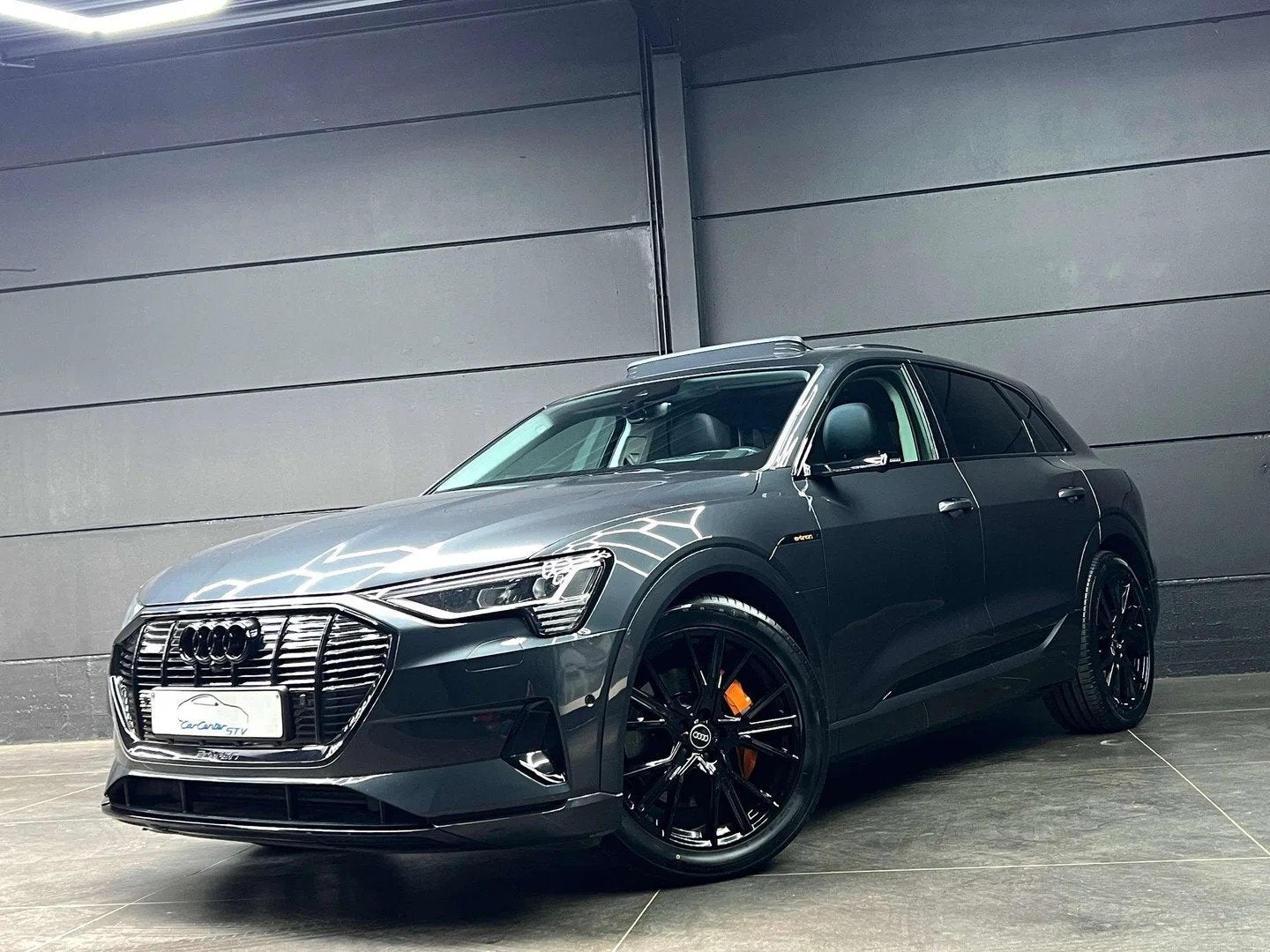 Audi e-tron 55 Quattro 95 kWh / Pano dak / Trekhaak / 360°, Auto's, Automaat, https://public.car-pass.be/vhr/3e2c7f31-8553-45ca-b635-d1f938811e68