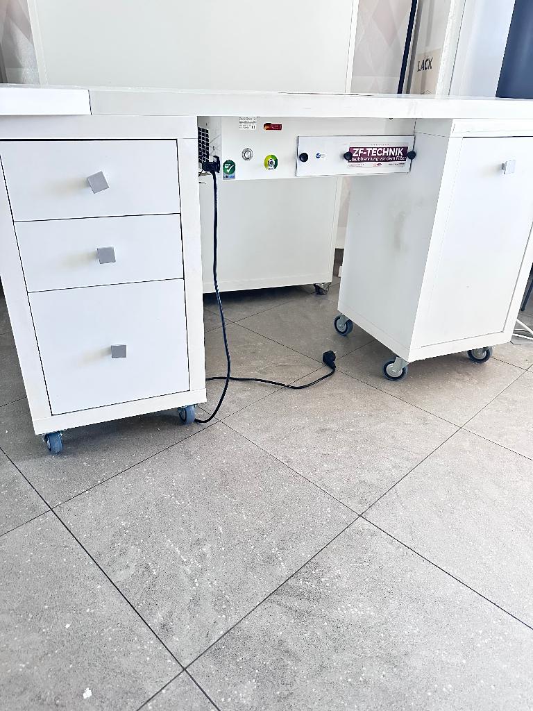 Table onglerie avec aspirateur, Enlèvement