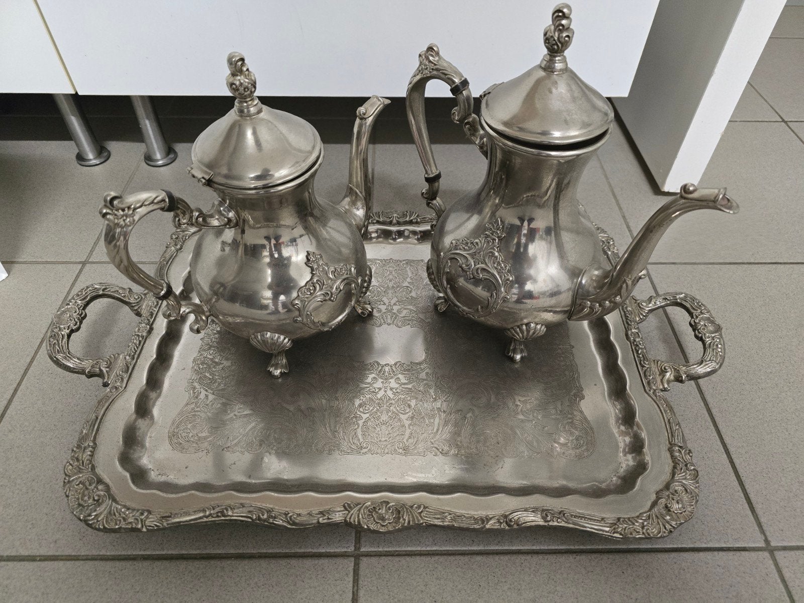 Antieke / vintage zilverkleurige koffie- en theeset met dien, Ophalen of Verzenden