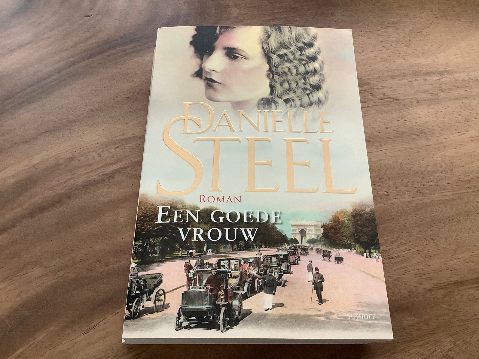 Danielle Steel - Een goede vrouw, Ophalen, België, Danielle Steel, Zo goed als nieuw