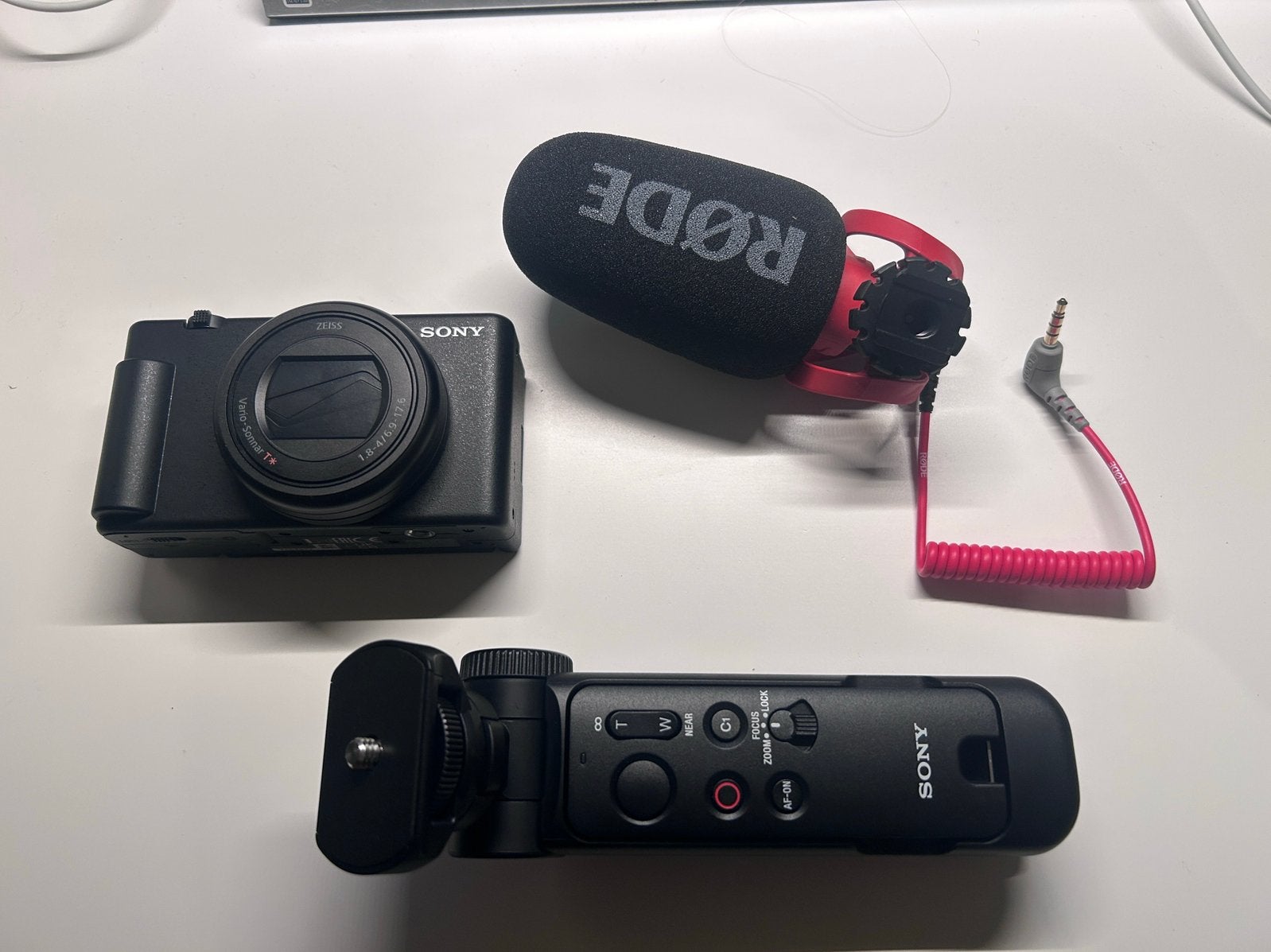 Sony ZV1 II vlogcamera + Rode videomicro II + Sony GP-VPT3, Enlèvement ou Envoi, Caméra, Comme neuf, Autres types