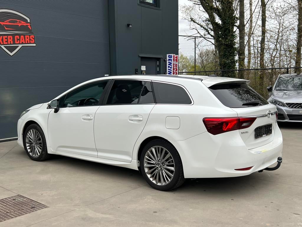 Toyota Avensis SW 2.0 D-4D Premium Camera Xenon Navi EURO6B, Auto's, 1998 cc, Avensis, 4 cilinders, Leder
