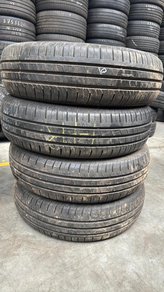 1657014 165/70/14 165/70R14 zomerbanden merk Hankook, Ophalen