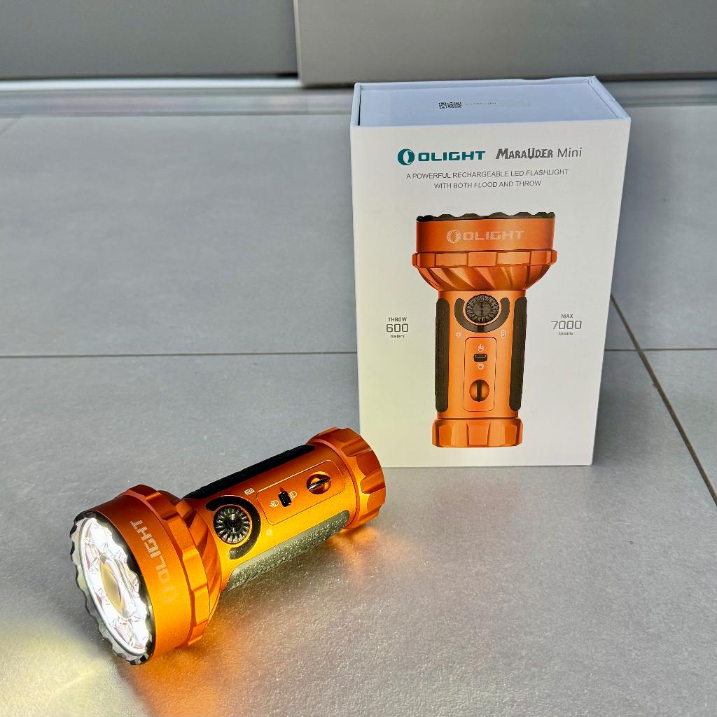 Professionele zaklamp Olight Marauder mini oranje, Caravanes & Camping, Lampes de poche, Enlèvement, Comme neuf, Accumulateur