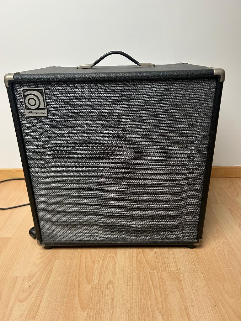 Bass Combo ampeg b1 115 av, Musique & Instruments, Amplis | Basse & Guitare, Enlèvement, Comme neuf, Guitare basse, 100 watts ou plus