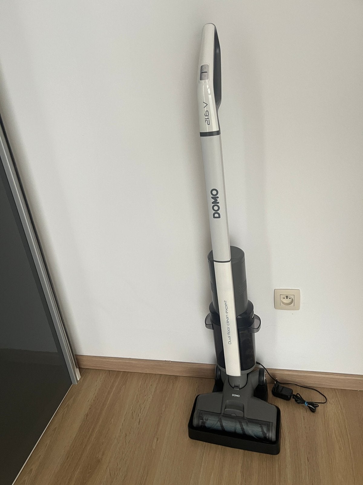 Stofzuiger Domo met waterreservoir, Ophalen, Zo goed als nieuw, Oplaadstation