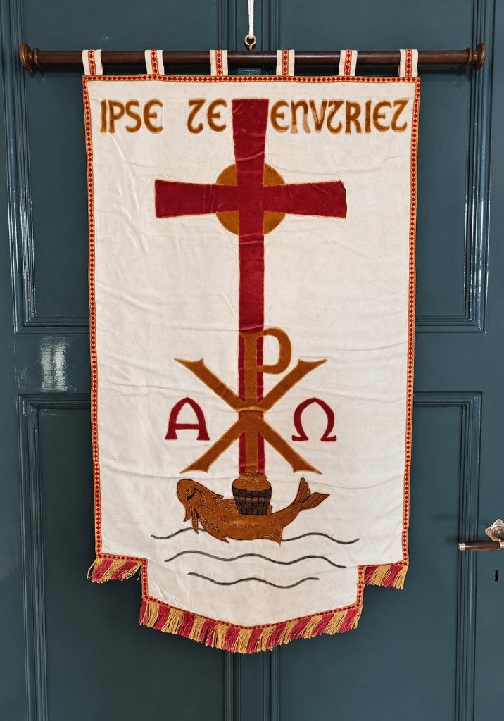 Kerkvaandel / processievaandel – Chi-Rho, Alpha Omega & vis, Antiek en Kunst, Ophalen of Verzenden