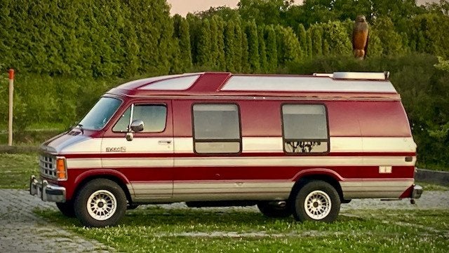 Conversion d'une fourgonnette Dodge Ram 250 série B 1987, Autos, Oldtimers & Ancêtres, Particulier, Verrouillage central, Cruise Control