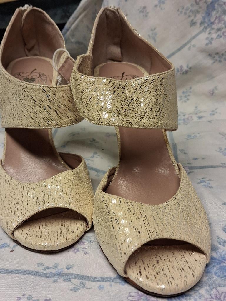 Schoenen, ANDERE, Pumps, Beige, Ophalen of Verzenden