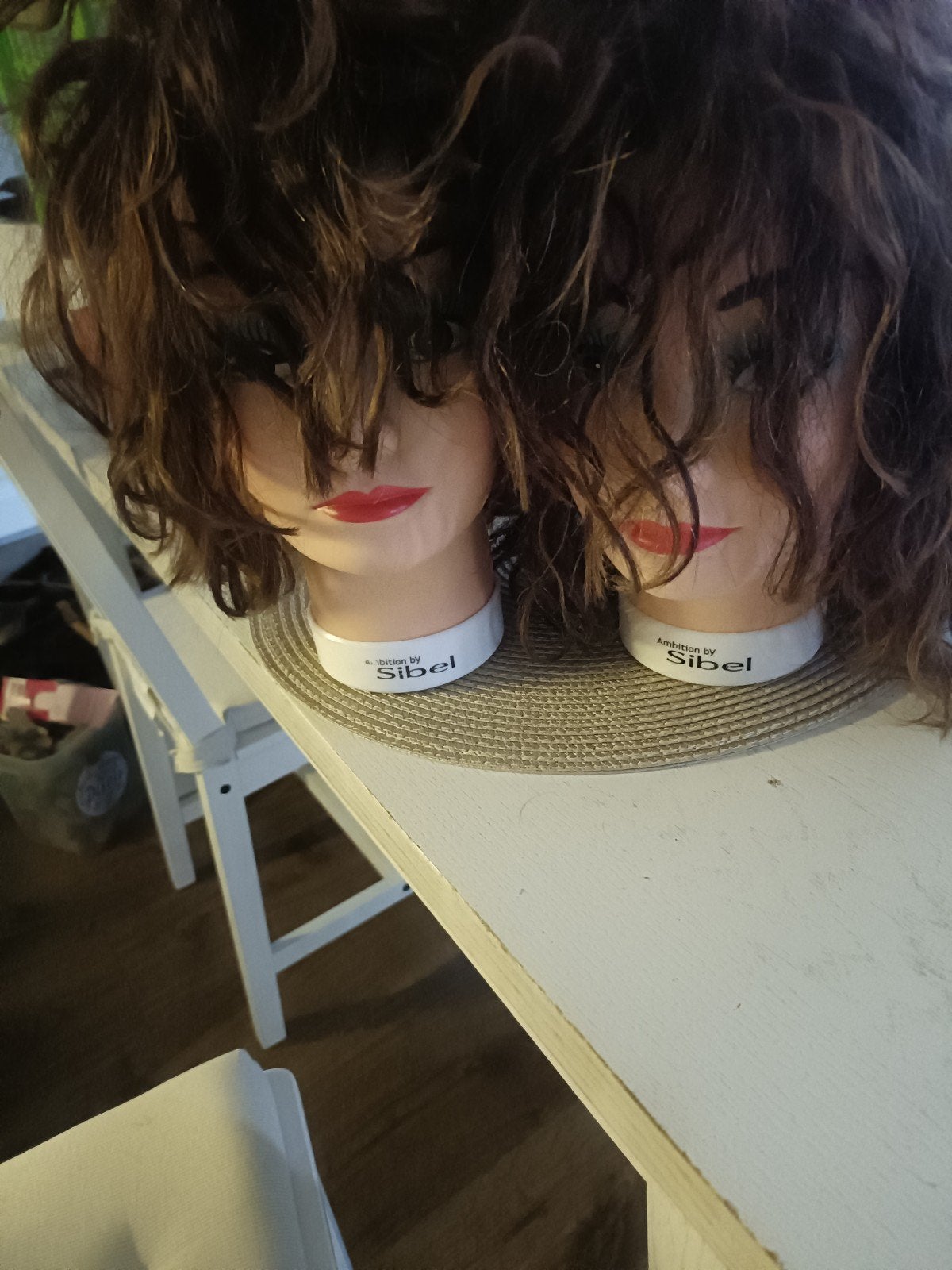 Haar poppen, Ophalen